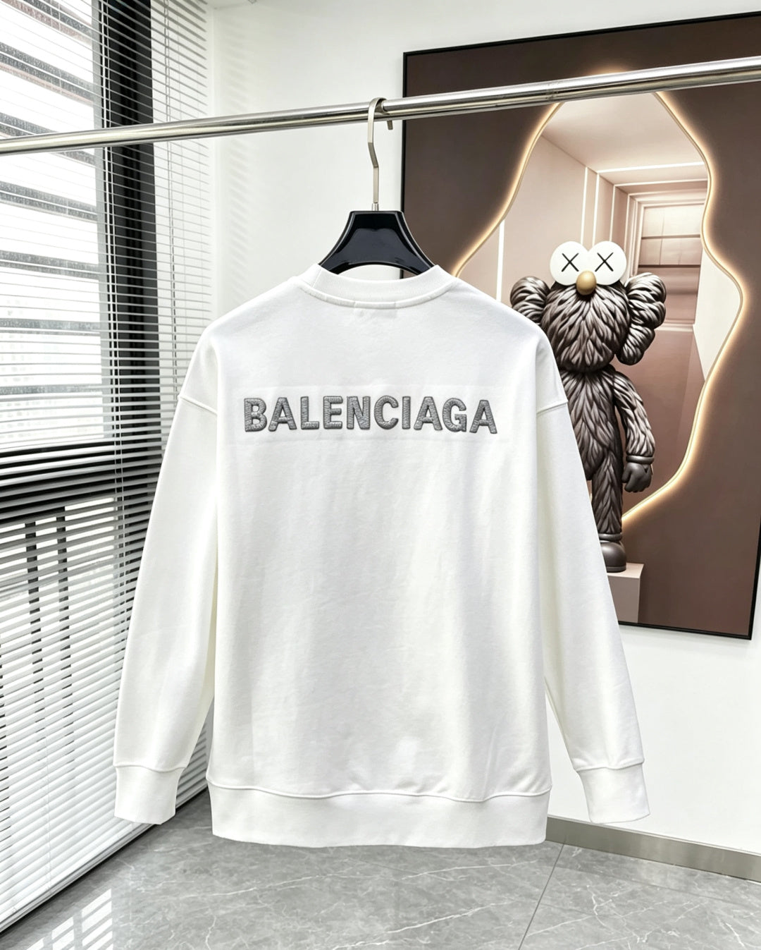Classic Sweatshirt - 01