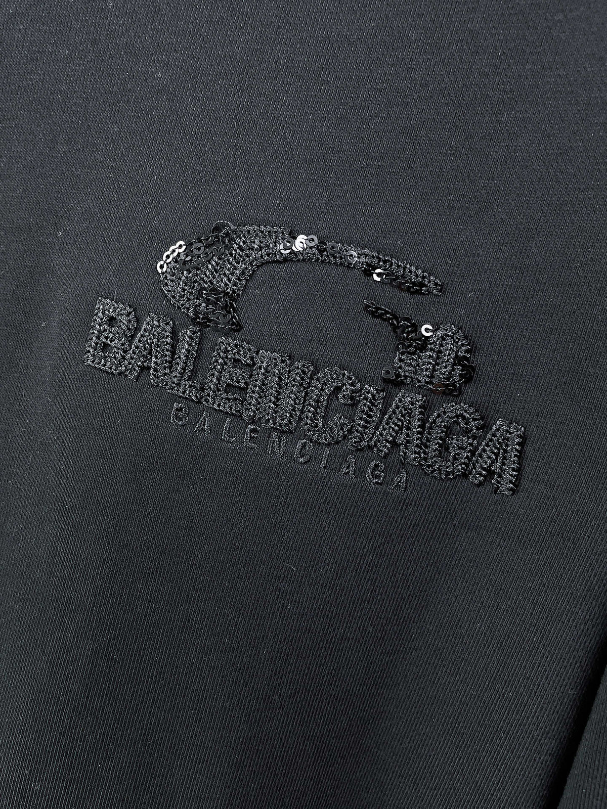 Classic Sweatshirt - 03