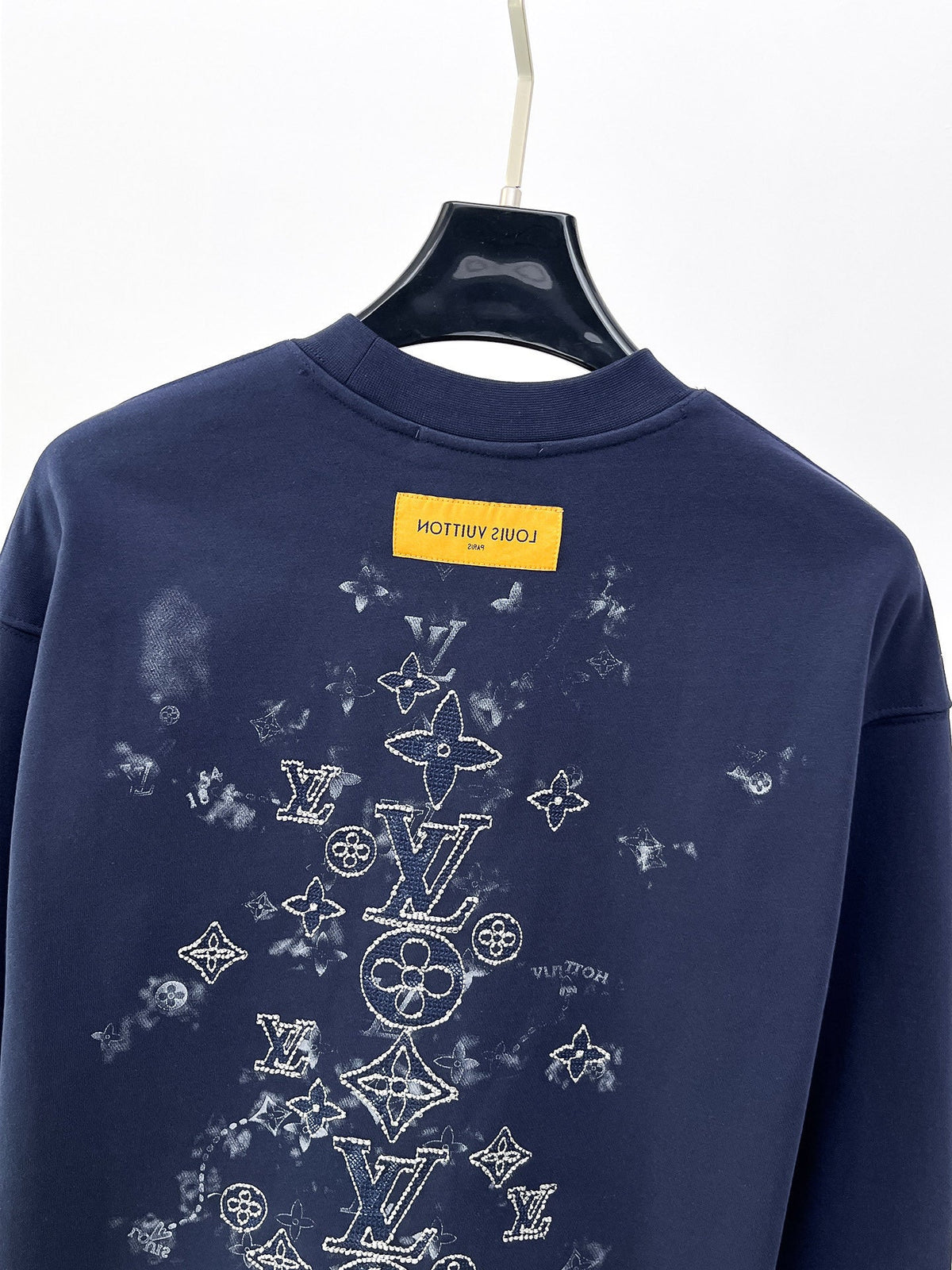 Classic Sweatshirt - 09