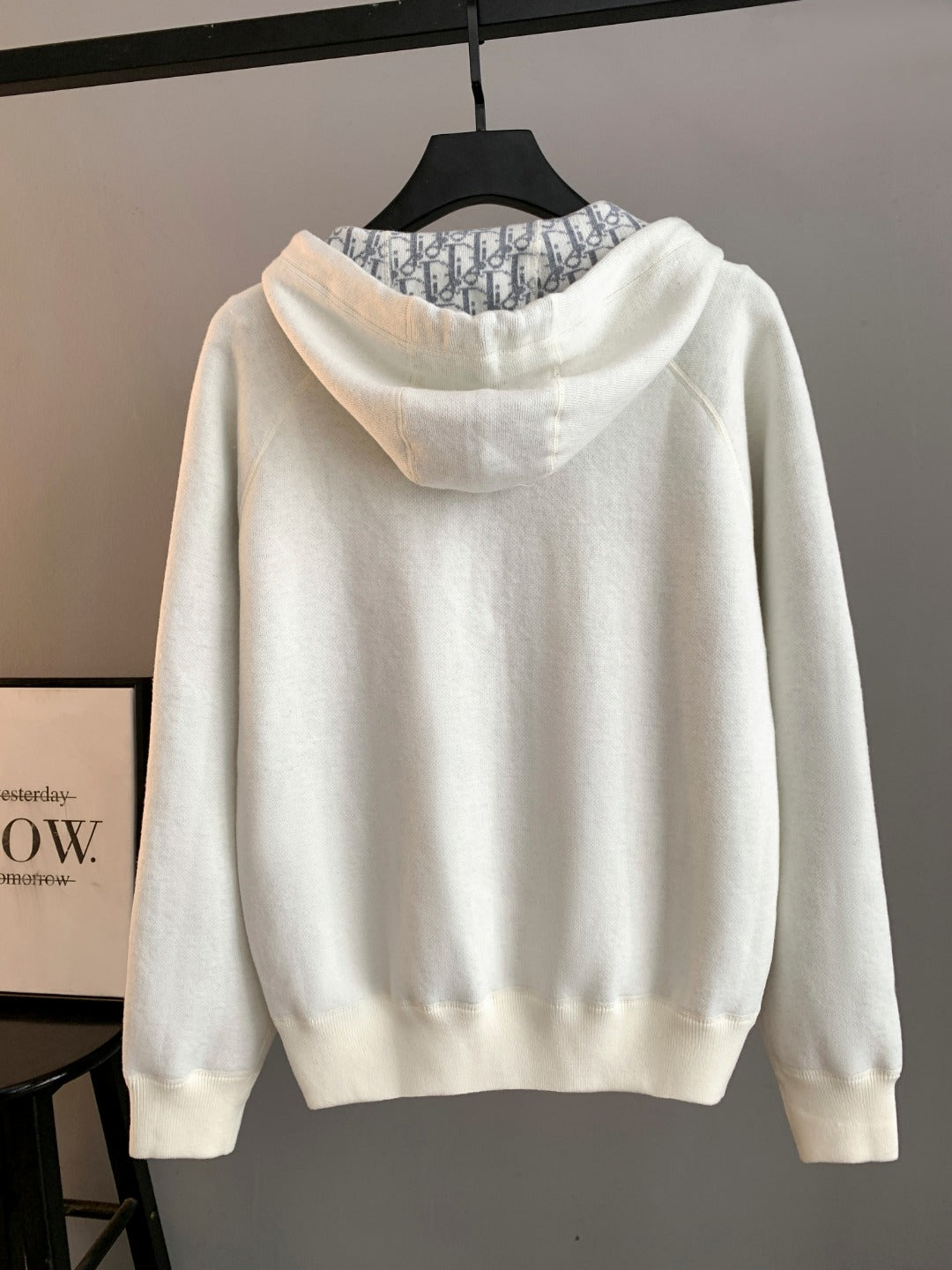 Classic Fit Hoodie-1100
