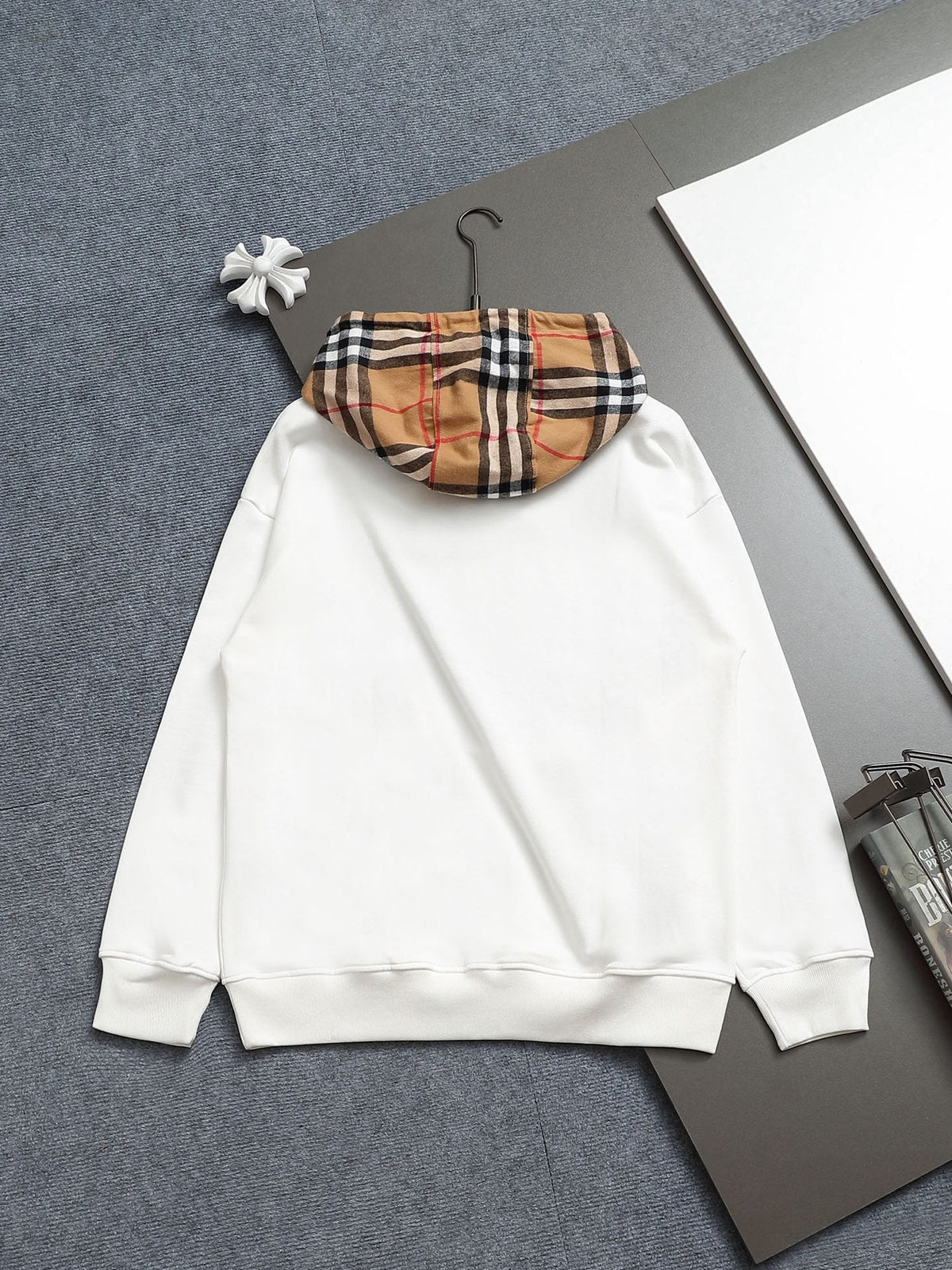 Classic Fit Hoodie-1142
