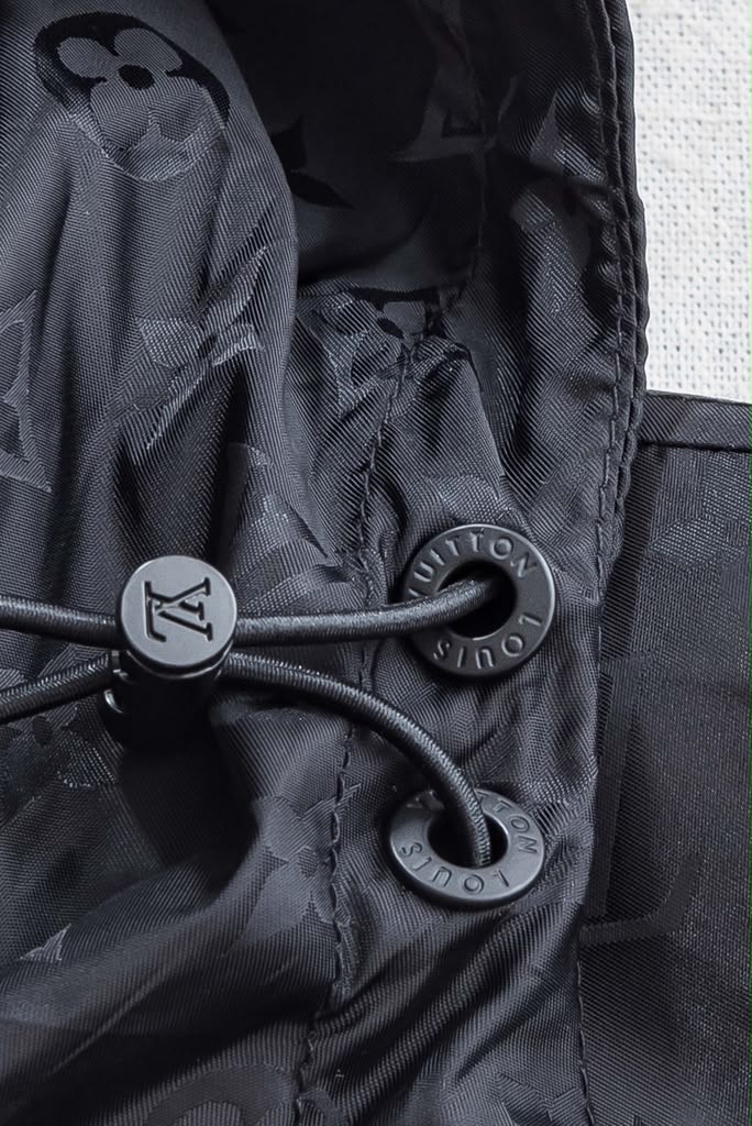 Classic Fit Hoodie-11120811