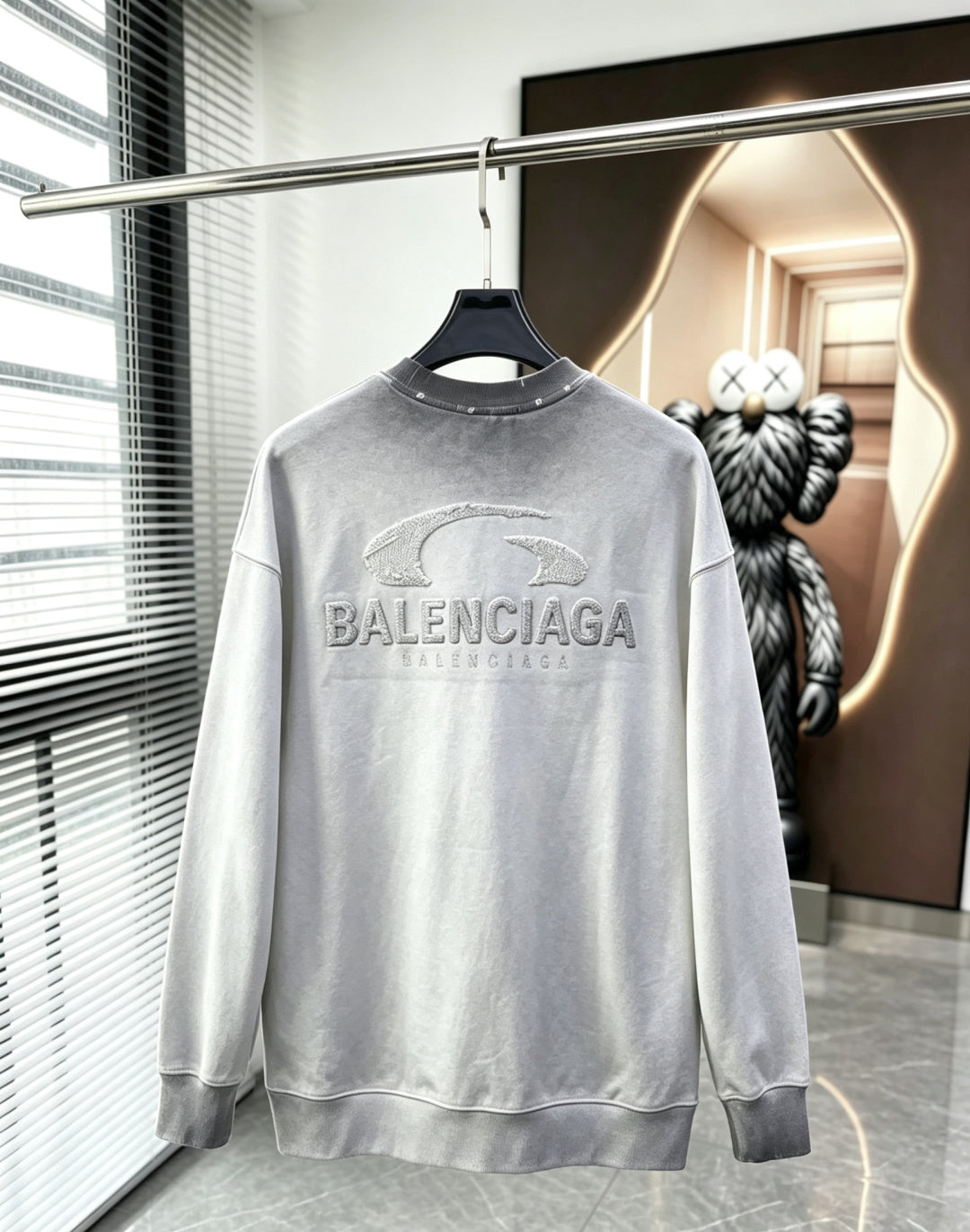 Classic Sweatshirt - 01