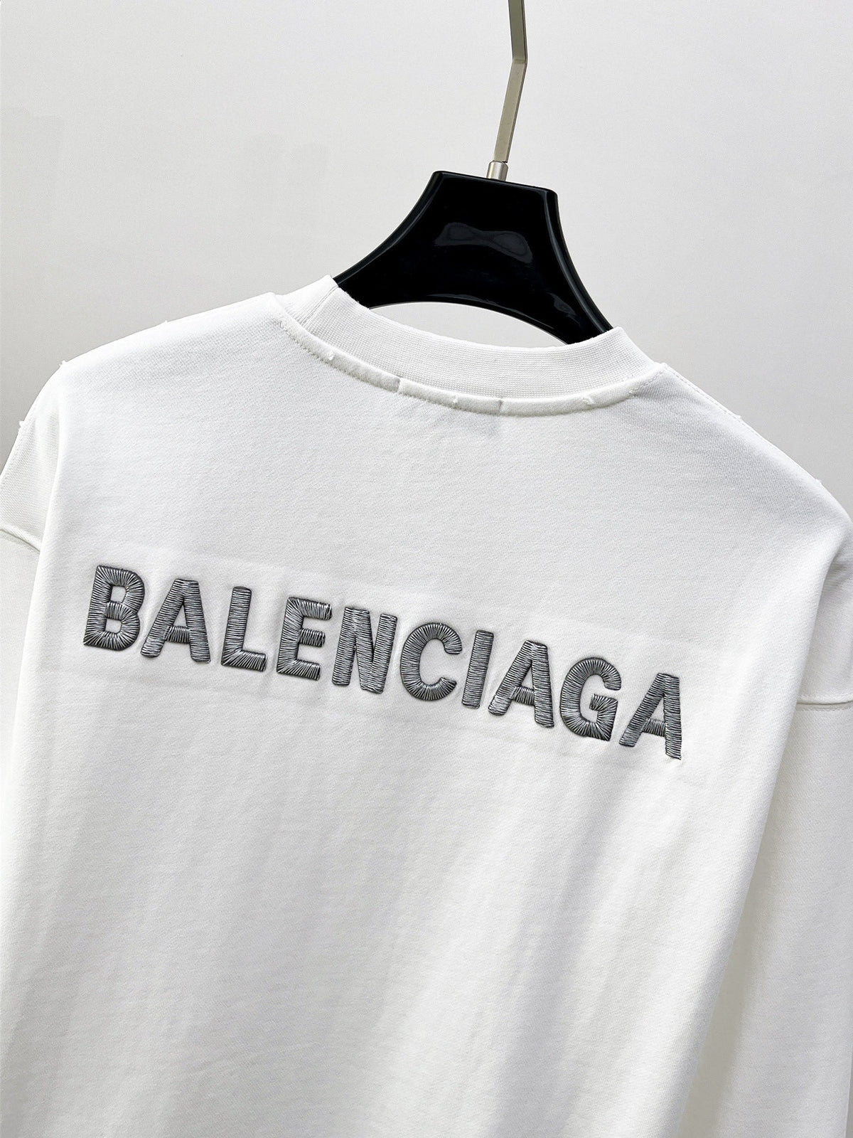 Classic Sweatshirt - 01
