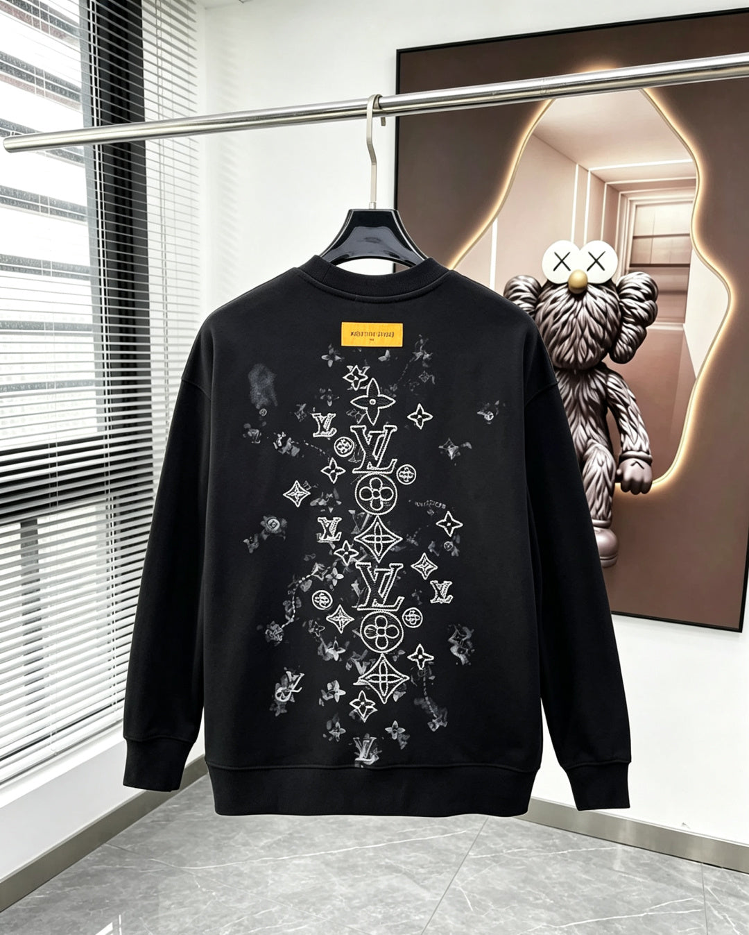 Classic Sweatshirt - 09