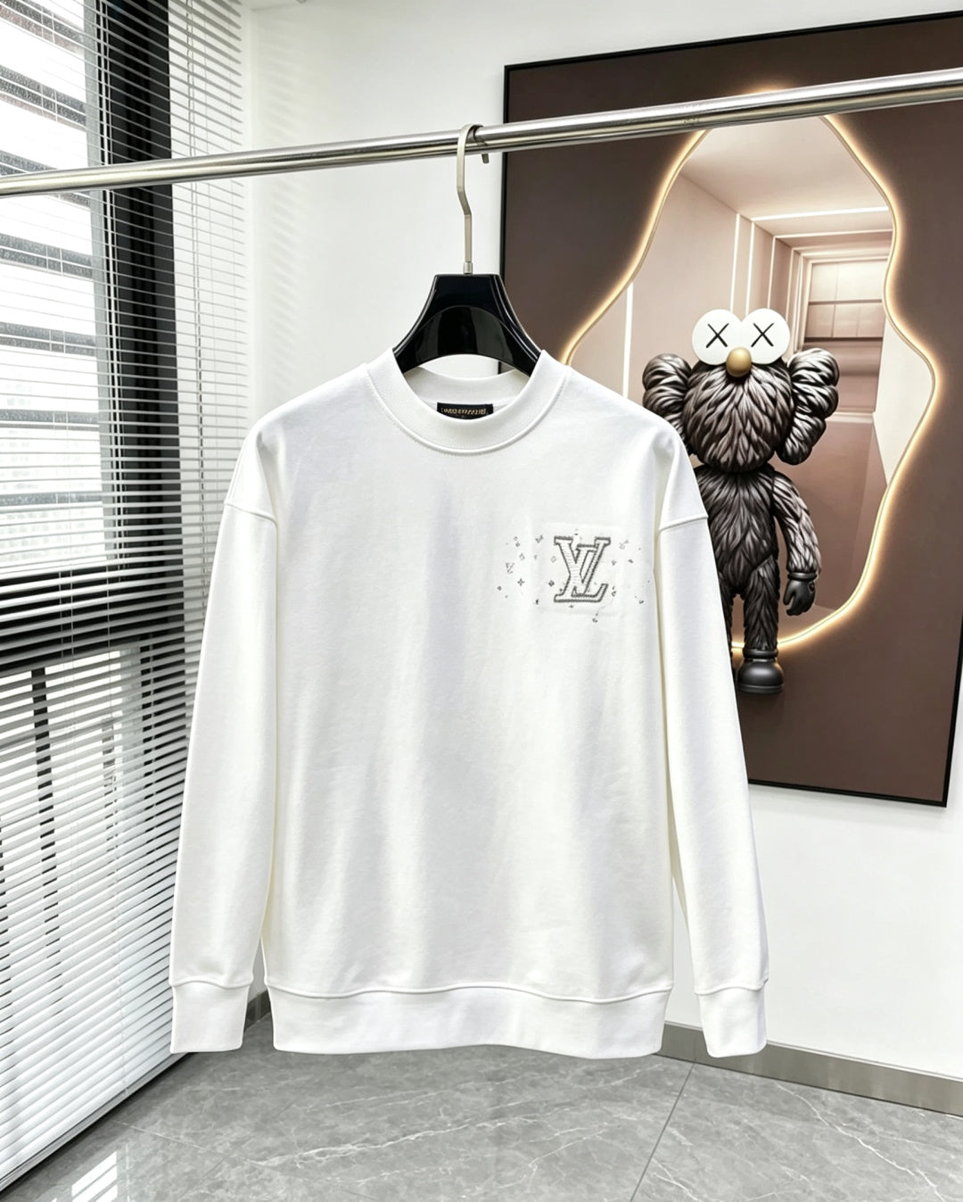 Classic Sweatshirt - 09