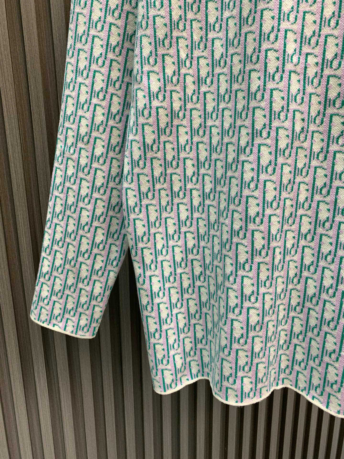 Classic Fashion Sweater-1096