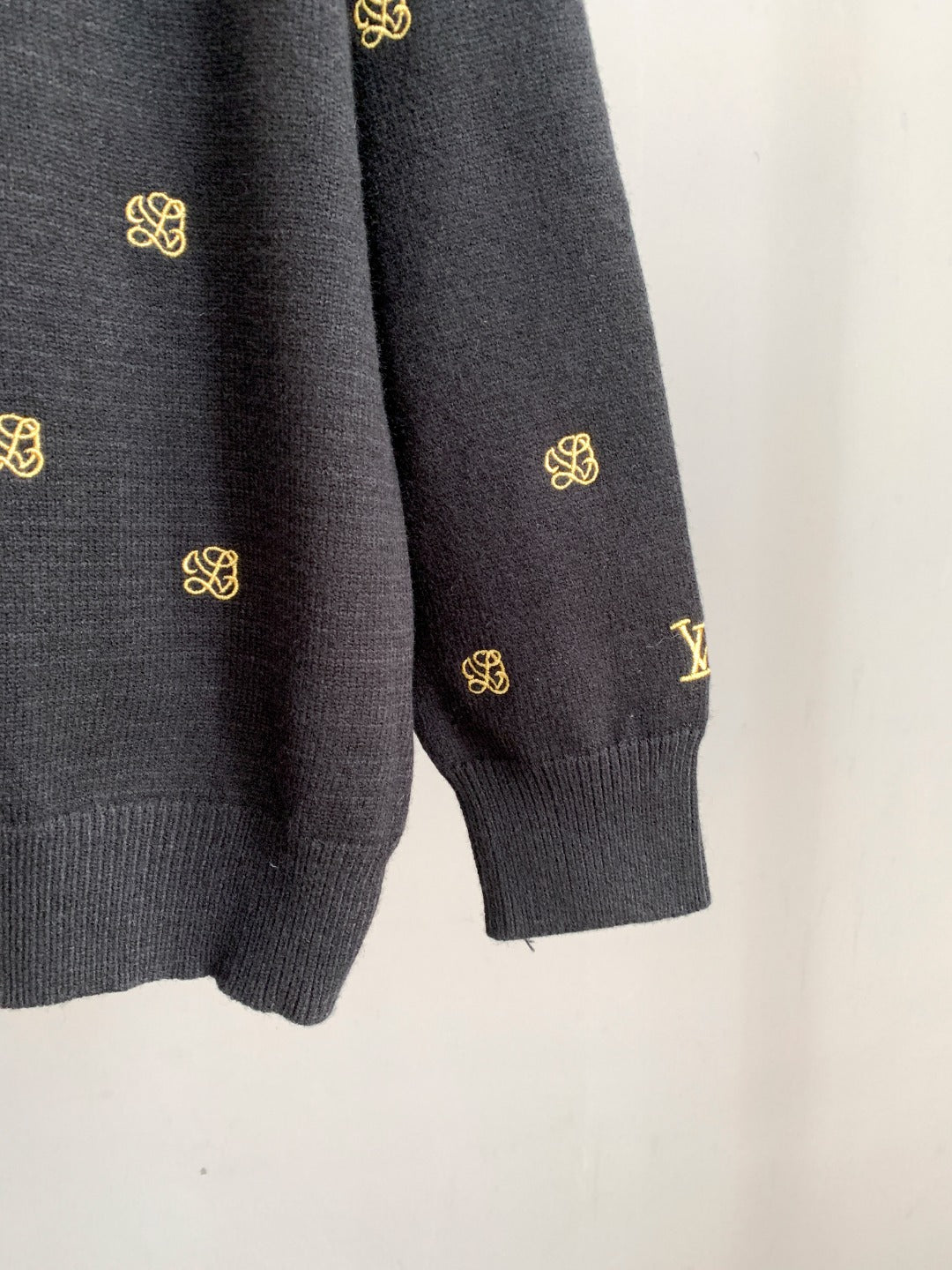 Classic Fashion Sweater-1170