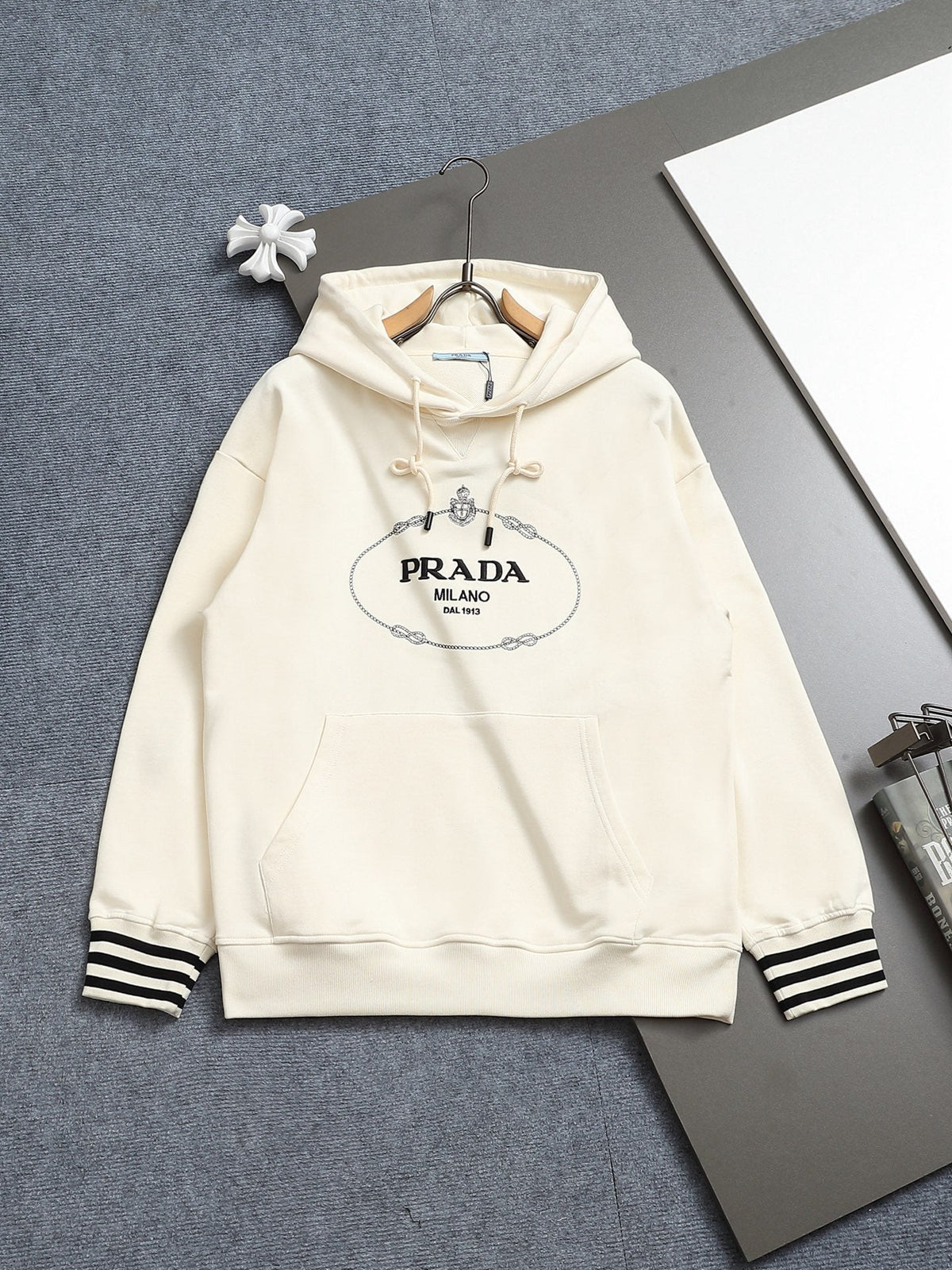 Classic Fit Hoodie-1144