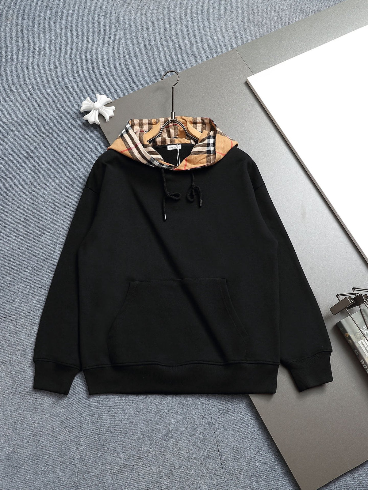 Classic Fit Hoodie-1142